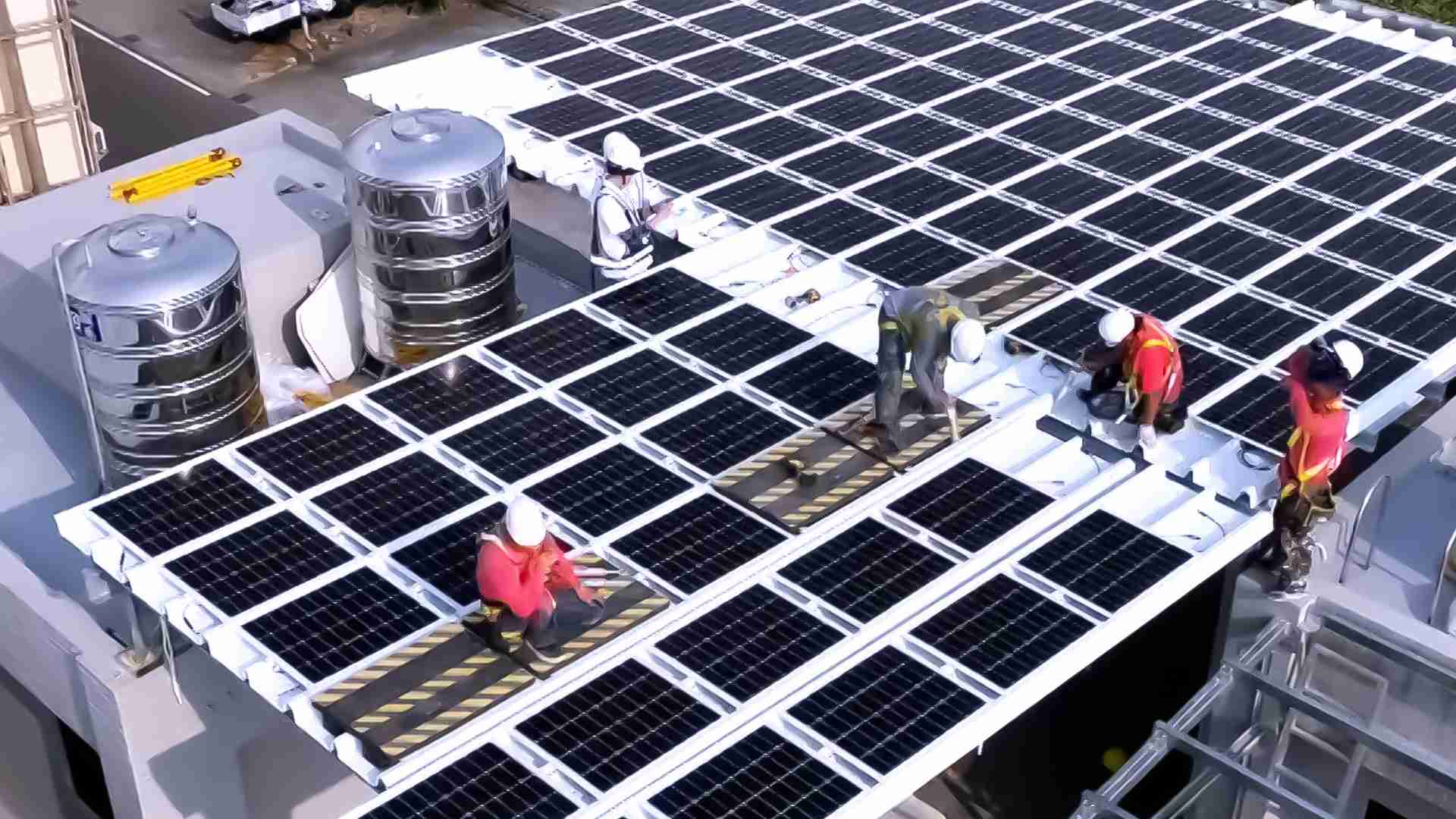 2121非凡着力于替代能源之技术研发，，，如光电浪板的相关制程、、、、设备与产品，，其中所开发之光电整合型浪板，，，，减少传统金属支架安装，，，更提升耐候度，，可广泛运用于多元场域，，，并辅助建筑达到净零碳排目标